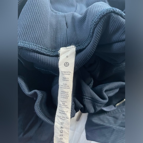 LULULEMON Dance studio jogger- EUC - Picture 3 of 4